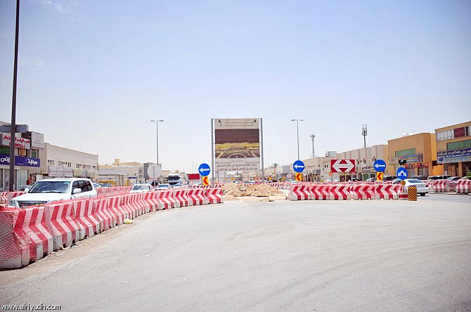 مشروعات العاصمة الضخمة تقلق الجهة المنفذة والمواطن.. زحام مروري يخنق السكان والعمل يسير ببطء