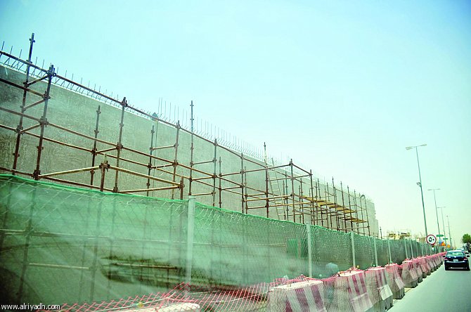 مشروعات العاصمة الضخمة تقلق الجهة المنفذة والمواطن.. زحام مروري يخنق السكان والعمل يسير ببطء