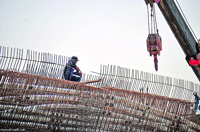 مشروعات العاصمة الضخمة تقلق الجهة المنفذة والمواطن.. زحام مروري يخنق السكان والعمل يسير ببطء