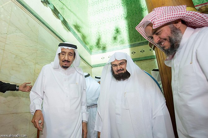 خادم الحرمين يوجه بتسخير كافة الإمكانات لاستكمال مشروعات تطوير البيت الحرام