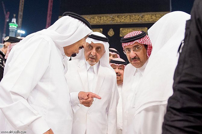 خادم الحرمين يوجه بتسخير كافة الإمكانات لاستكمال مشروعات تطوير البيت الحرام