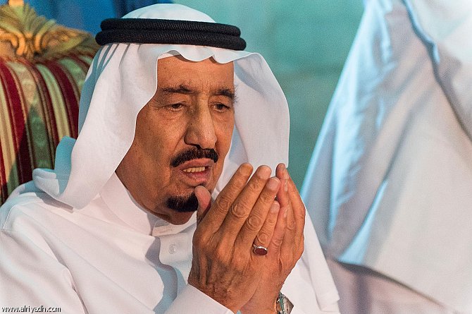 خادم الحرمين يوجه بتسخير كافة الإمكانات لاستكمال مشروعات تطوير البيت الحرام