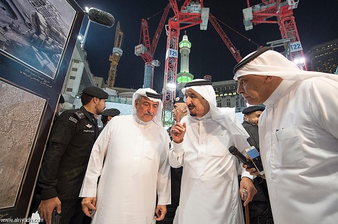 خادم الحرمين يوجه بتسخير كافة الإمكانات لاستكمال مشروعات تطوير البيت الحرام
