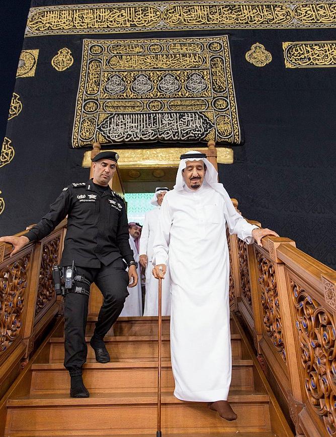 خادم الحرمين يوجه بتسخير كافة الإمكانات لاستكمال مشروعات تطوير البيت الحرام