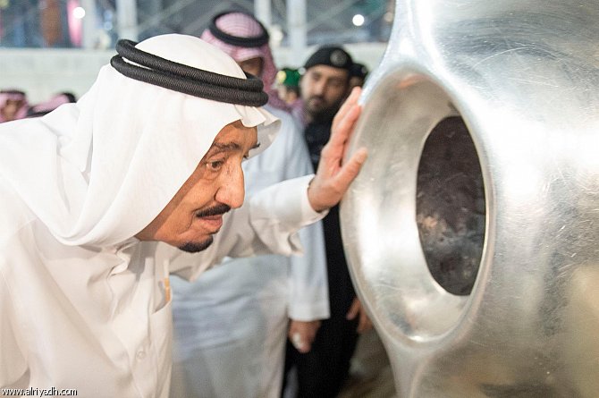 خادم الحرمين يوجه بتسخير كافة الإمكانات لاستكمال مشروعات تطوير البيت الحرام