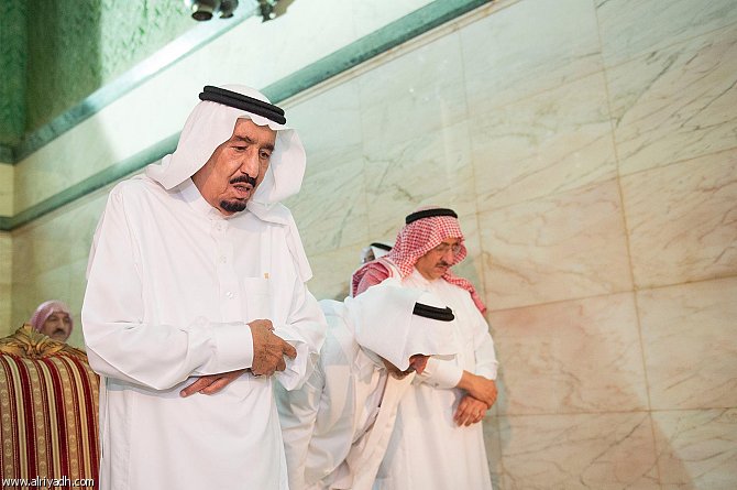 خادم الحرمين يوجه بتسخير كافة الإمكانات لاستكمال مشروعات تطوير البيت الحرام