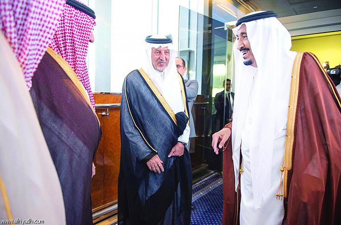خادم الحرمين ينيب ولي العهد في إدارة شؤون الدولة ورعاية مصالح الشعب